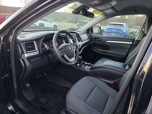 Used 2019 Toyota Highlander LE image 14