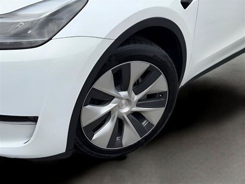Used 2023 Tesla Model Y Long Range AWD/4WD image 6