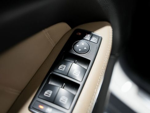 Used 2014 Mercedes-Benz GL 550 4MATIC image 33