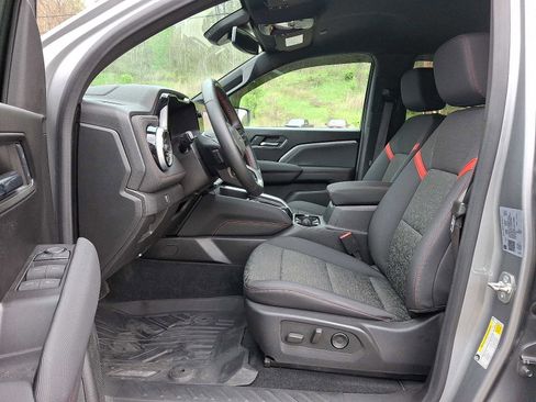 Used 2024 Chevrolet Colorado Z71 w/ Z71 Convenience Package 2 AWD/4WD image 13