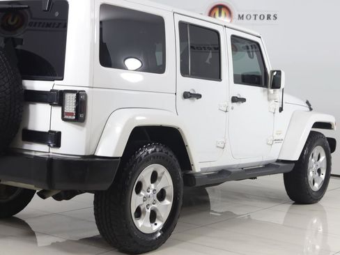 Used 2015 Jeep Wrangler Unlimited Sahara w/ Connectivity Group AWD/4WD image 40