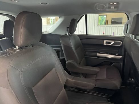Used 2023 Ford Explorer XLT AWD/4WD image 25