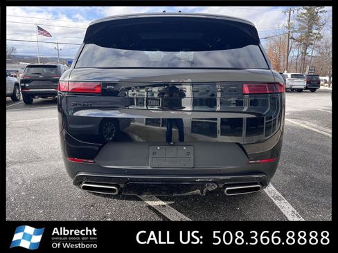 Used 2025 Land Rover Range Rover Sport SE image 4