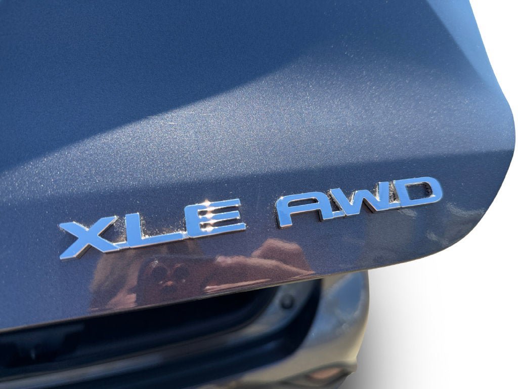 Used 2024 Toyota Highlander XLE AWD/4WD image 35