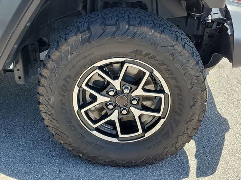 Used 2024 Jeep Wrangler Unlimited Rubicon AWD/4WD image 13