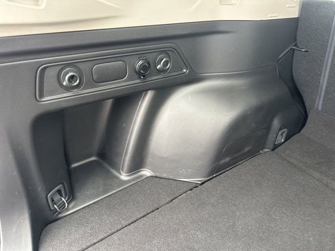 Used 2023 Subaru Forester Base image 27