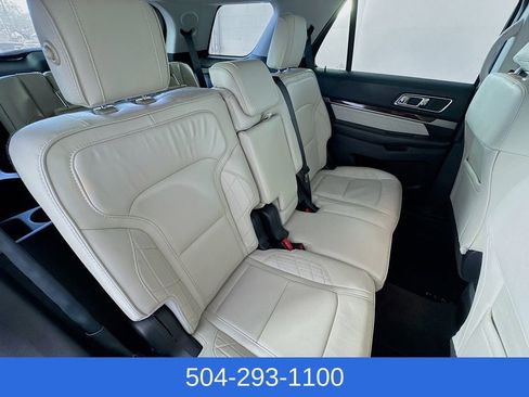Used 2017 Ford Explorer Platinum image 29