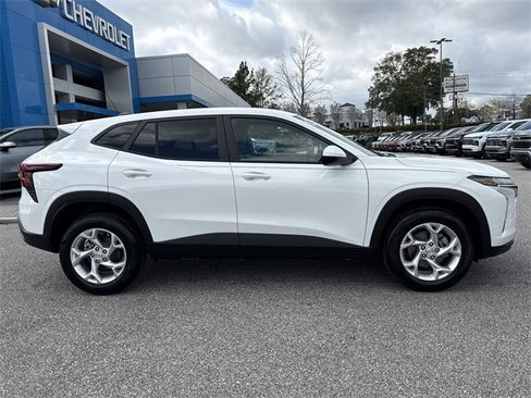 New 2026 Chevrolet Trax LS w/ LS Convenience Package image 2