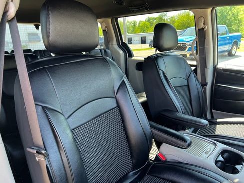 Used 2018 Dodge Grand Caravan SXT FWD image 10