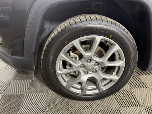 Used 2022 Jeep Compass Latitude image 11