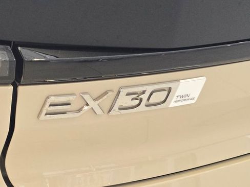 New 2026 Volvo EX30 Cross Country Ultra w/ Protection Package Premier AWD/4WD image 10