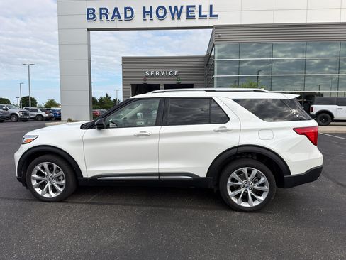 Used 2023 Ford Explorer Platinum w/ Technology Package AWD/4WD image 9