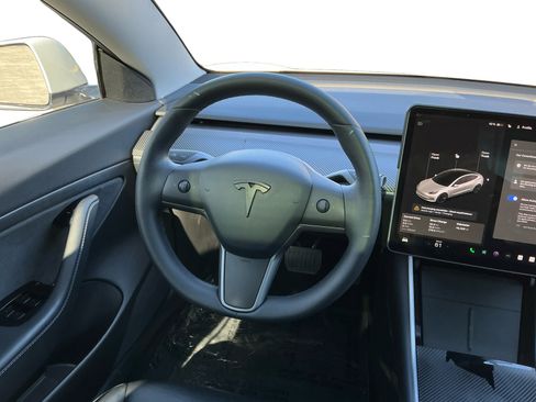 Used 2020 Tesla Model 3 Standard Range Plus image 9