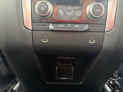 Used 2024 GMC Yukon SLT image 15