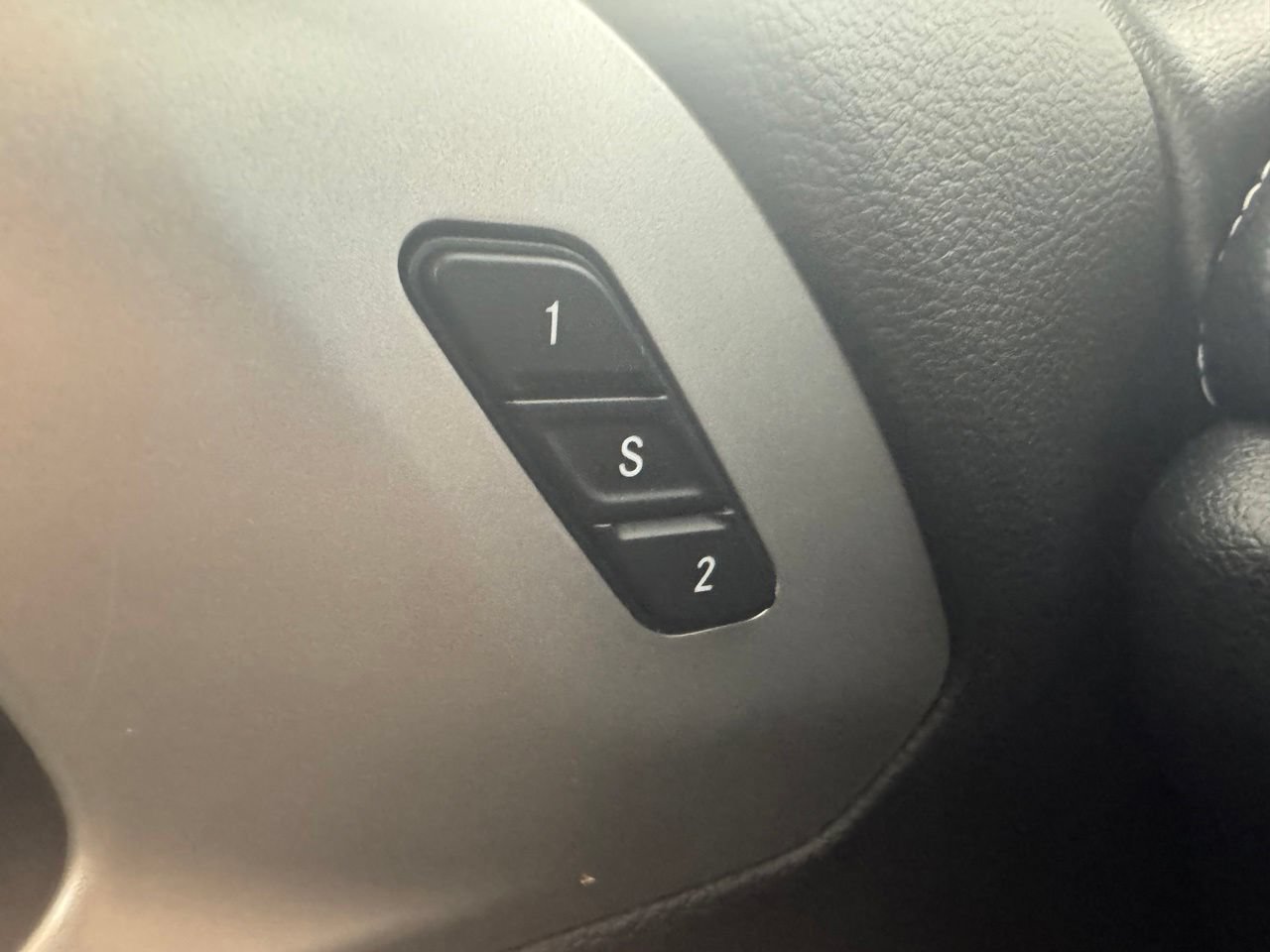 Used 2025 Chrysler Pacifica Limited FWD image 25