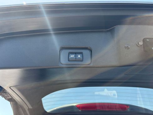 Used 2025 Nissan Rogue SV FWD image 23