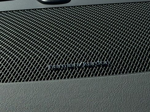 New 2026 Volvo XC90 B6 Plus w/ Protection Package Premier image 16