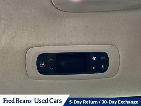 Used 2023 Chrysler Pacifica Touring-L FWD image 31