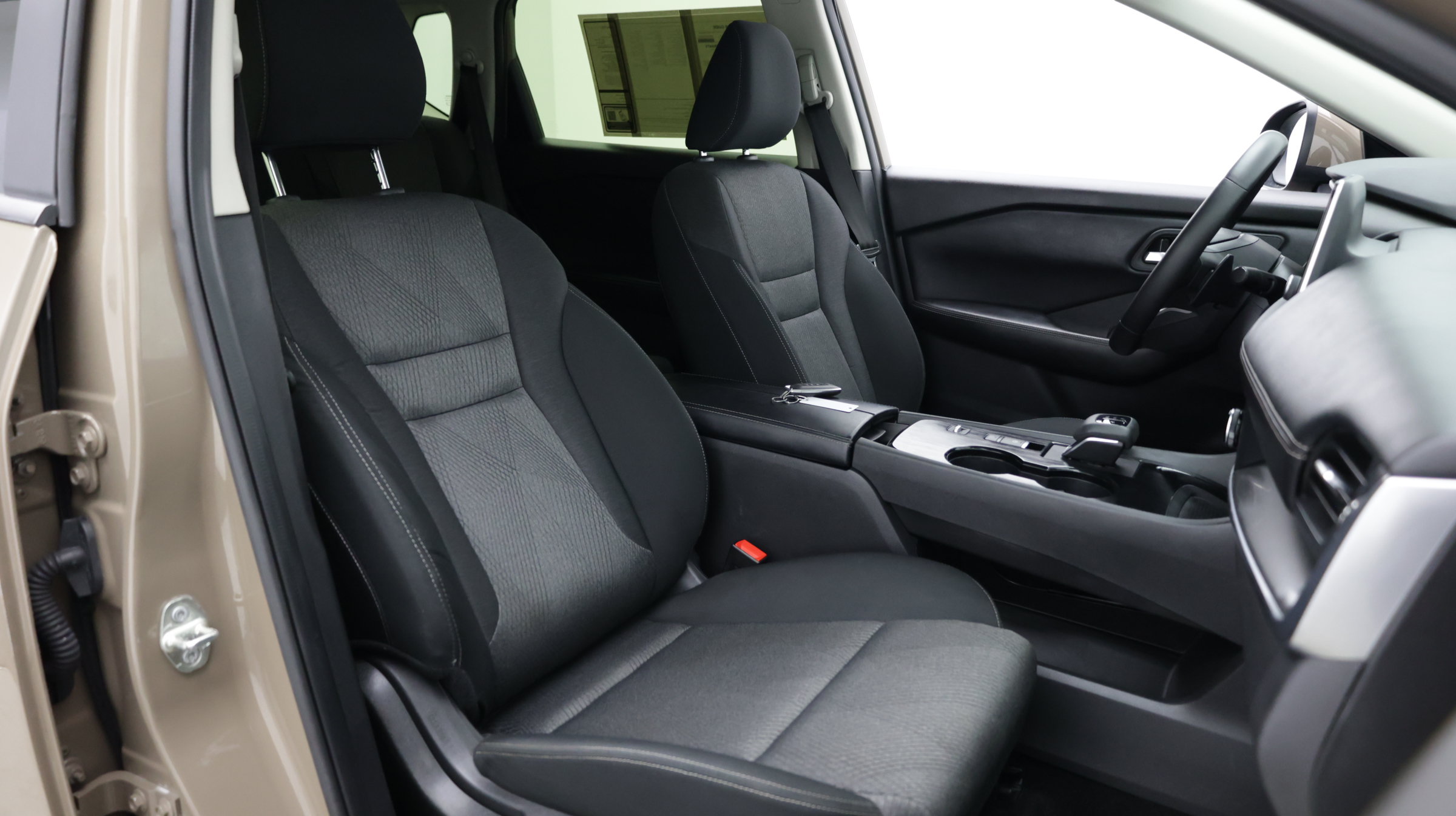 Used 2025 Nissan Rogue SV FWD image 38