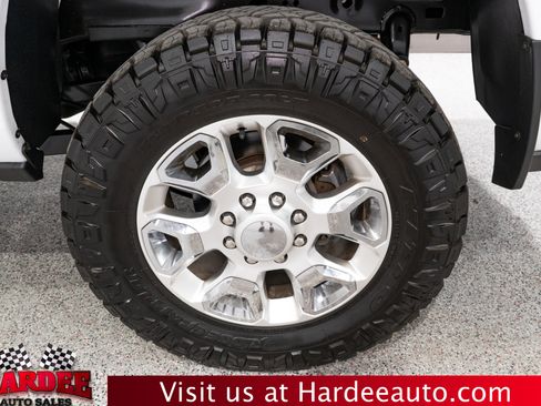 Used 2026 RAM 2500 Laramie AWD/4WD image 10