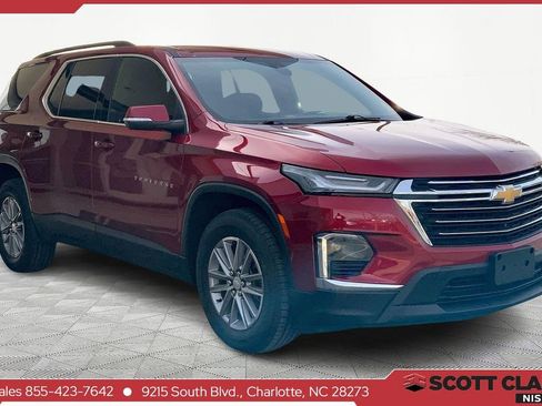 Used 2023 Chevrolet Traverse LT w/ Rear Camera Mirror Package image 1