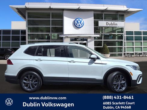 Certified 2023 Volkswagen Tiguan SE FWD image 3