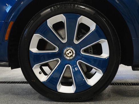 Used 2019 Bentley Bentayga image 10