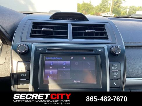 Used 2014 Toyota Camry SE FWD image 16