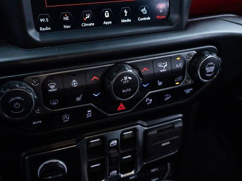 Used 2019 Jeep Wrangler Unlimited Rubicon w/ Dual Top Group AWD/4WD image 14