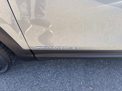 Used 2023 GMC Terrain SLT image 15