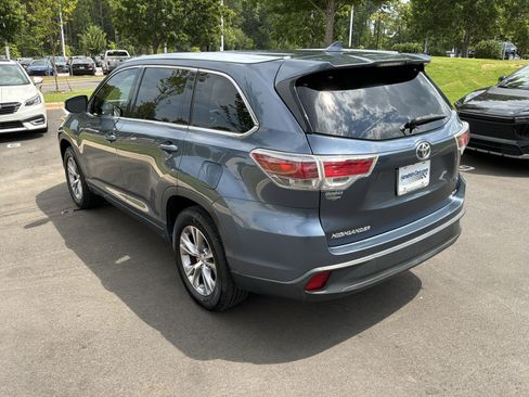 Used 2015 Toyota Highlander XLE FWD image 8