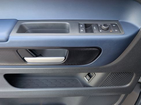 Used 2025 Volkswagen ID. Buzz Pro S Plus RWD image 16