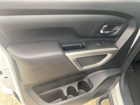 Used 2024 Nissan Titan SV w/ SV Convenience Package AWD/4WD image 12