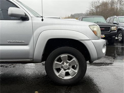 Used 2011 Toyota Tacoma PreRunner w/ TRD Sport Pkg image 4