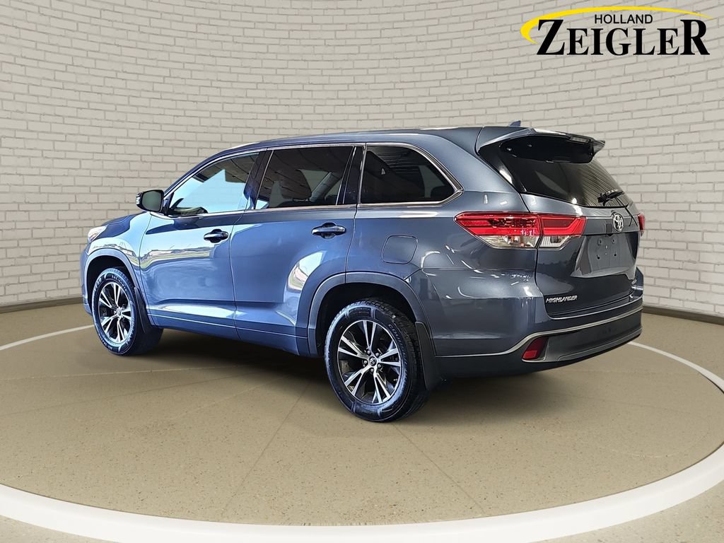 Used 2018 Toyota Highlander Plus w/ Carpet Mat Package (TMS) AWD/4WD image 7