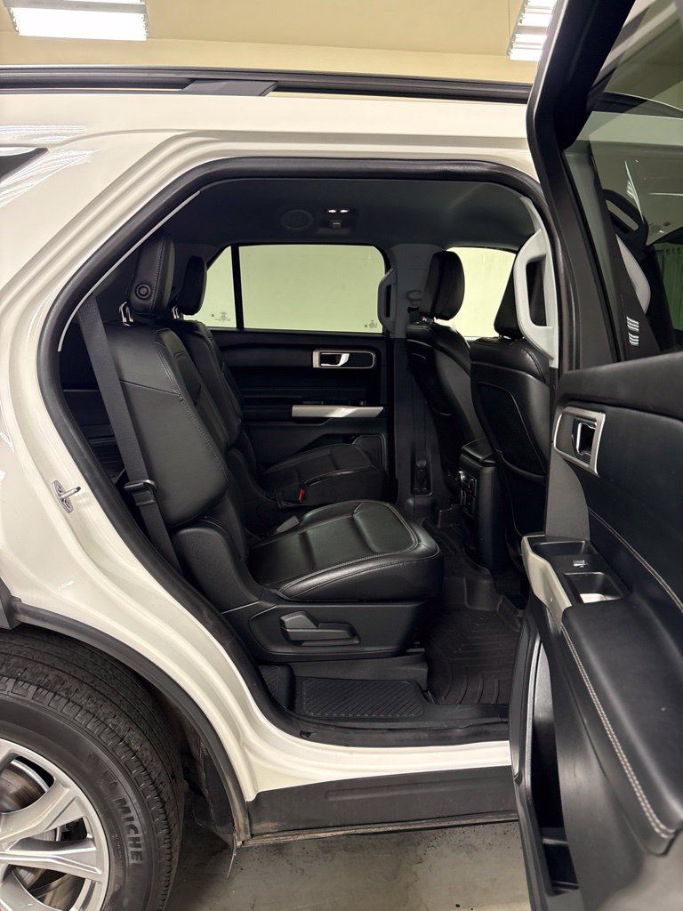 Used 2020 Ford Explorer XLT w/ Equipment Group 202A AWD/4WD image 29