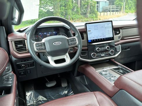 Used 2024 Ford Expedition Max Limited AWD/4WD image 20