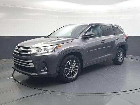 Used 2017 Toyota Highlander XLE AWD/4WD image 8
