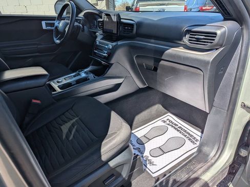 Used 2020 Ford Explorer XLT w/ Comfort Package AWD/4WD image 10