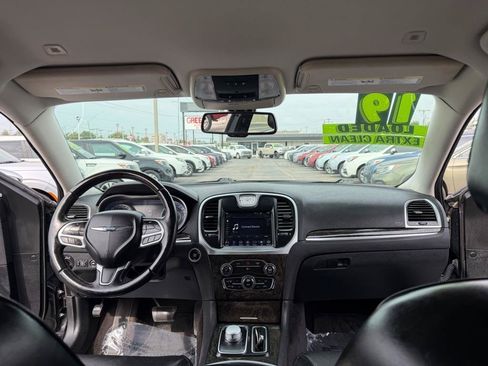 Used 2019 Chrysler 300 Limited RWD image 20