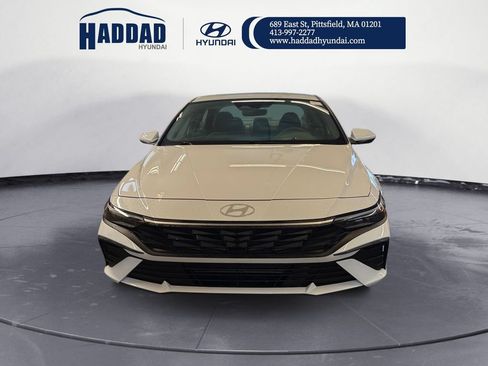 Certified 2024 Hyundai Elantra SEL FWD image 8