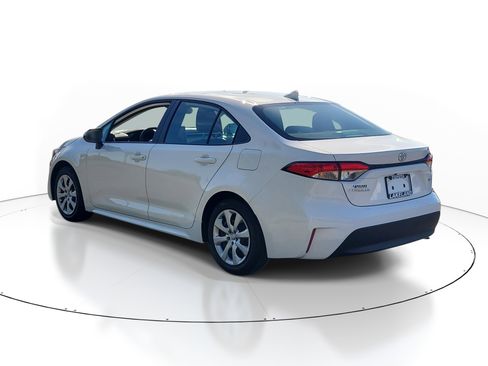 Used 2025 Toyota Corolla LE image 5