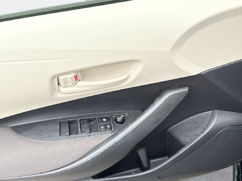 Used 2025 Toyota Corolla LE FWD image 15