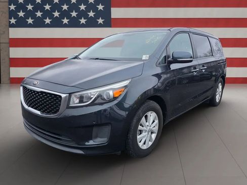 Used 2016 Kia Sedona LX w/ LX Essentials Premium Package image 3