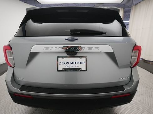 Used 2024 Ford Explorer XLT AWD/4WD image 25