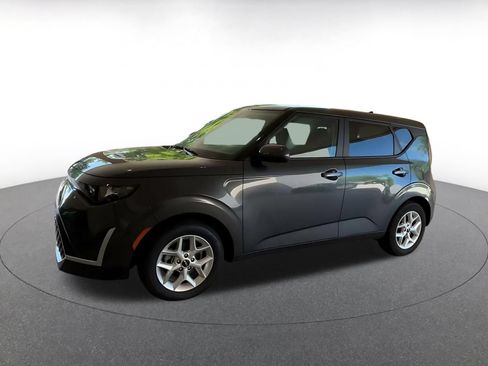 Used 2025 Kia Soul LX w/ LX Technology Package FWD image 7