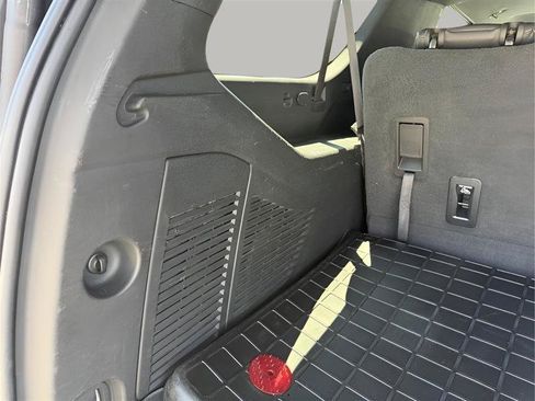 Used 2022 Chevrolet Suburban LT RWD image 41
