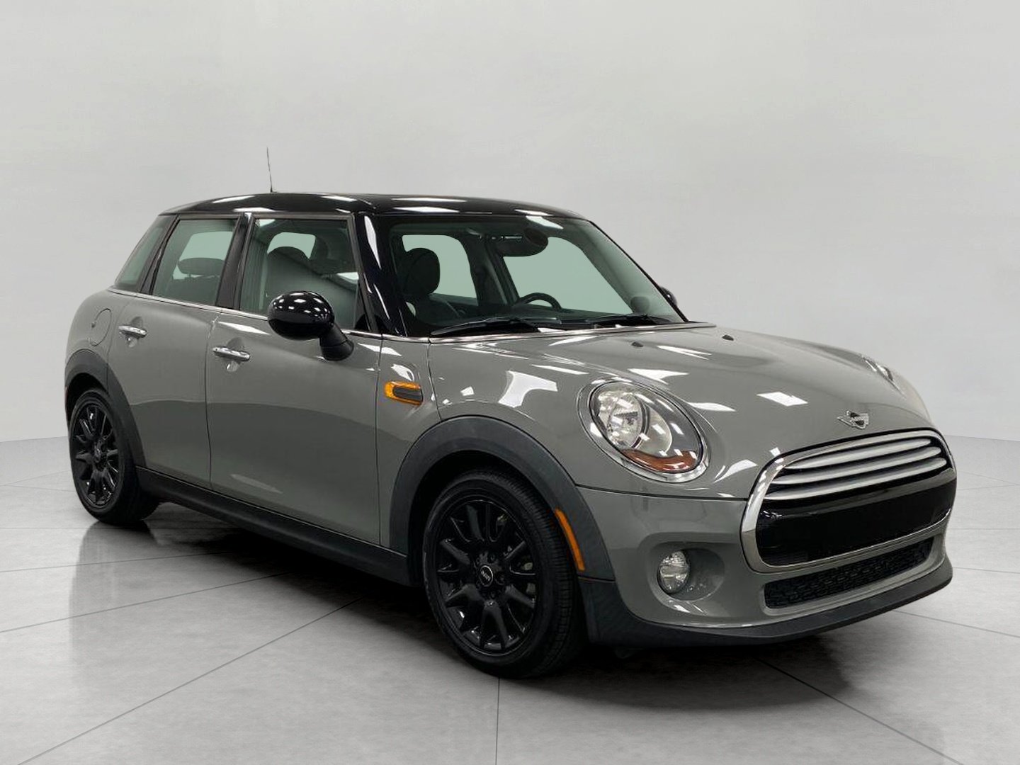 Used 2015 MINI Cooper 4-Door Hardtop FWD image 1