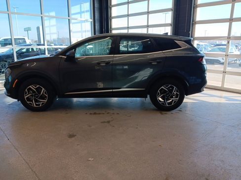 Used 2024 Kia Sportage LX image 8