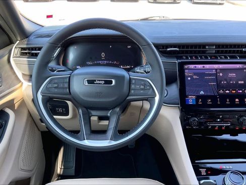 Used 2025 Jeep Grand Cherokee L Limited image 6